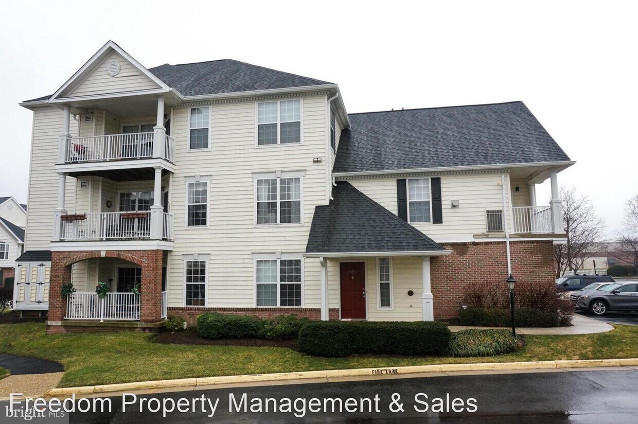 Primary Photo - 2 br, 1 bath House - 25320 Lake Mist Sq Un...