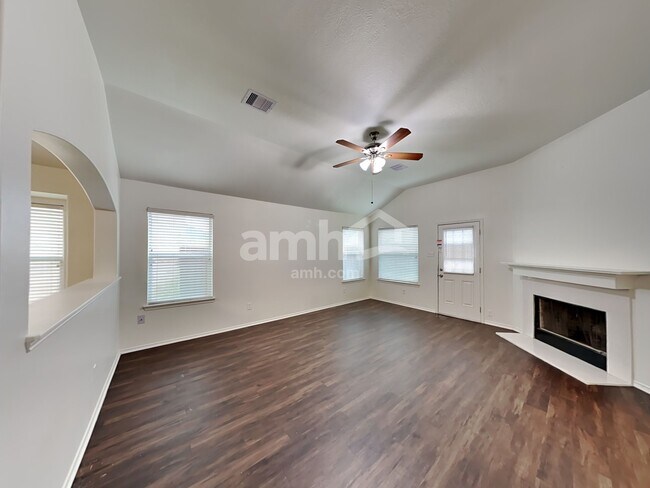 Foto del edificio - 7702 Summer Dale Dr