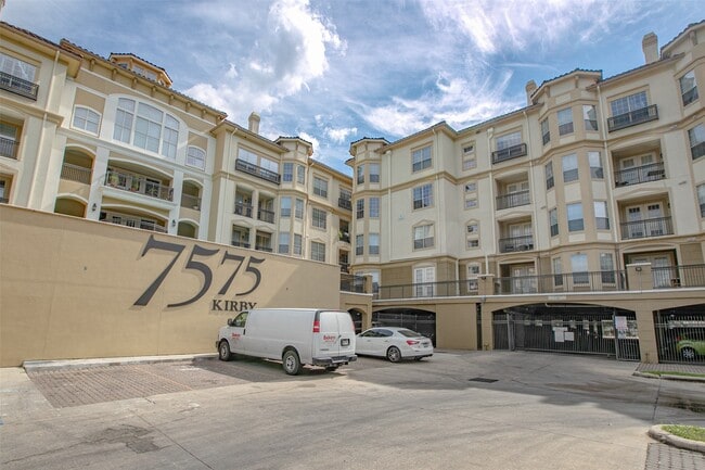 Foto del edificio - 7575 Kirby Dr