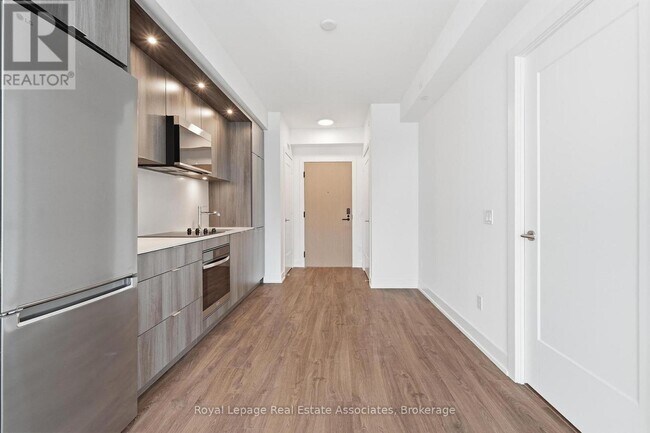 Photo du bâtiment - 25 Cordova Ave