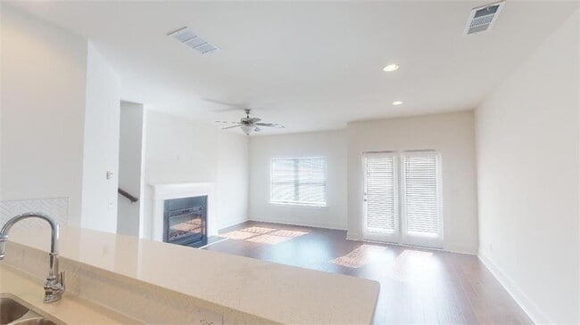 Building Photo - 5869 Greystone Dr