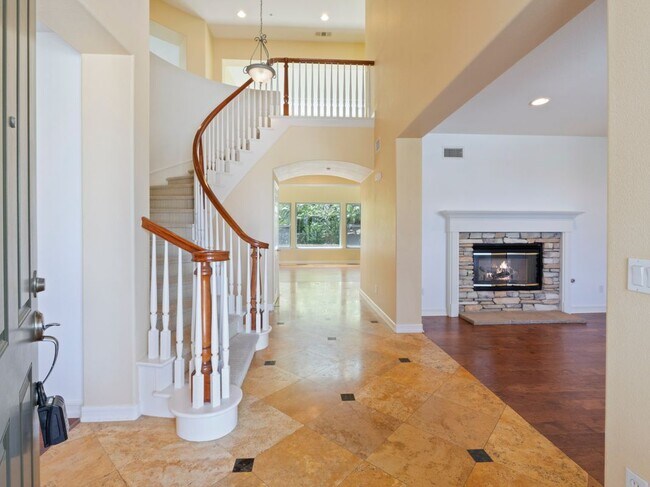 Foto del edificio - 5250 Coleridge Ct