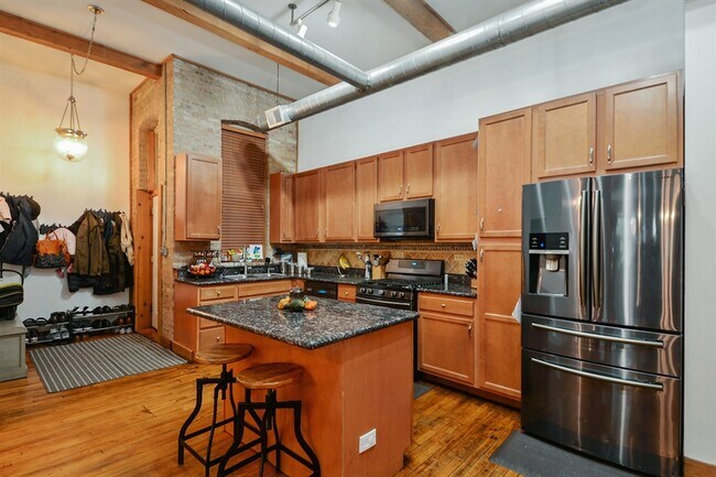 Kitchen - 2300 W Warren Blvd