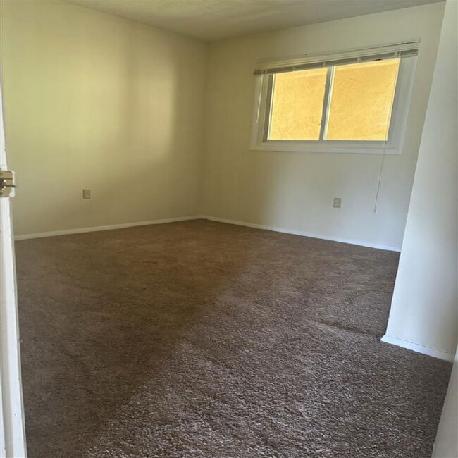 Foto del edificio - 2000 Country Club Apartment