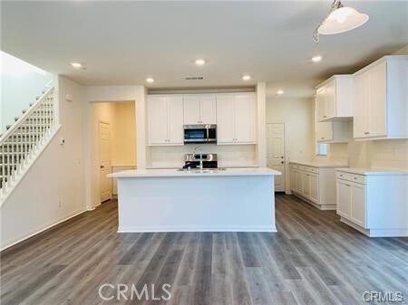 Building Photo - 5585 Valencia Dr