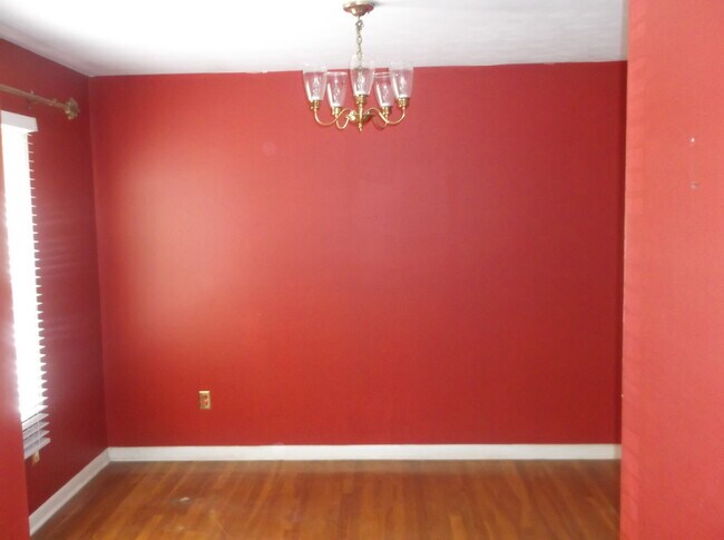 Building Photo - 412 Dreger Rd