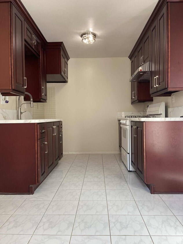 Primary Photo - 4109 W 5th St