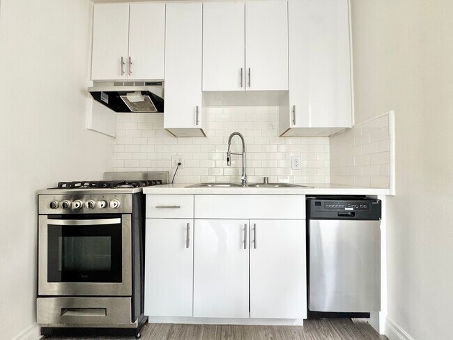 Building Photo - 1136 N Ogden Dr West Hollywood, CA 90046