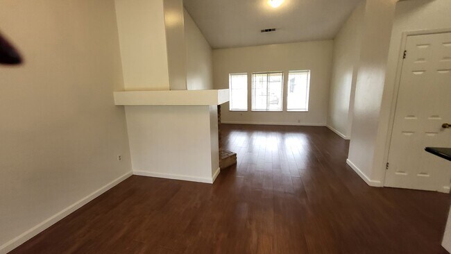 Building Photo - 6601 Camphor Ct