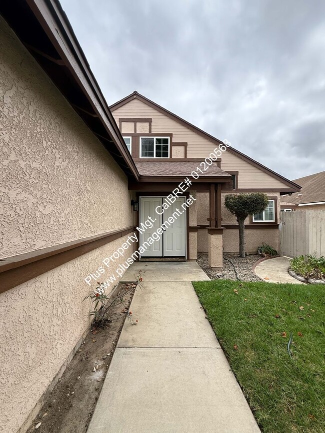 Building Photo - 1422 Eagle Ct