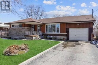 Building Photo - 11 Southill Dr