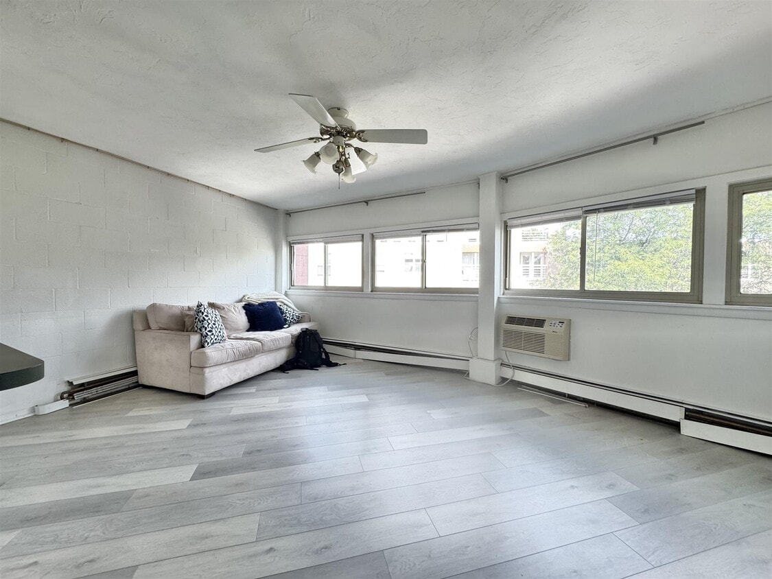 Foto principal - 348 Franklin St