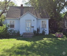Building Photo - 1738 S Topeka Ave