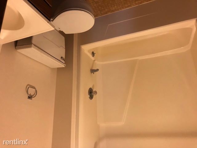 Building Photo - 2 br, 1.5 bath Apartment - 108 Elm Street