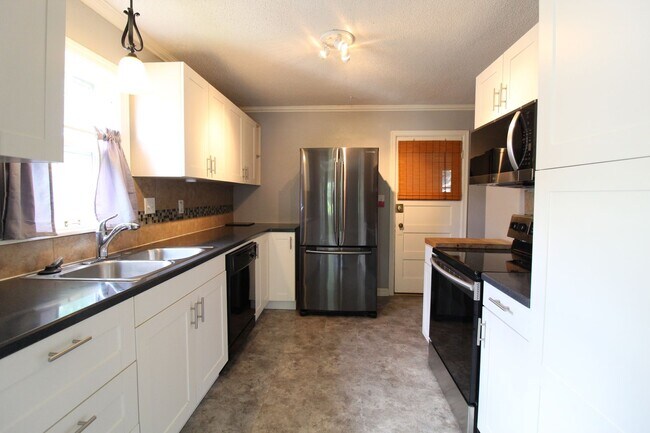Foto del edificio - 3 Bedroom 1.5 Bath Home In The Waldo Area
