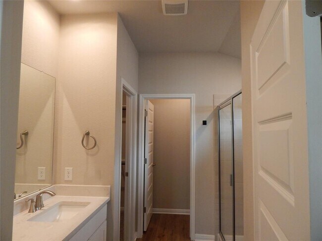 Building Photo - 126 Fairmeadow Downs Dr