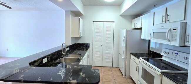 Building Photo - 1000 Scotia Dr