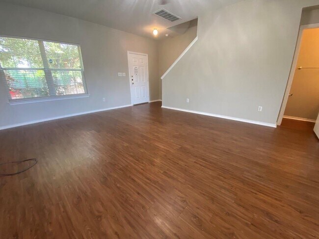 Foto del edificio - 330 Mistletoe Ln
