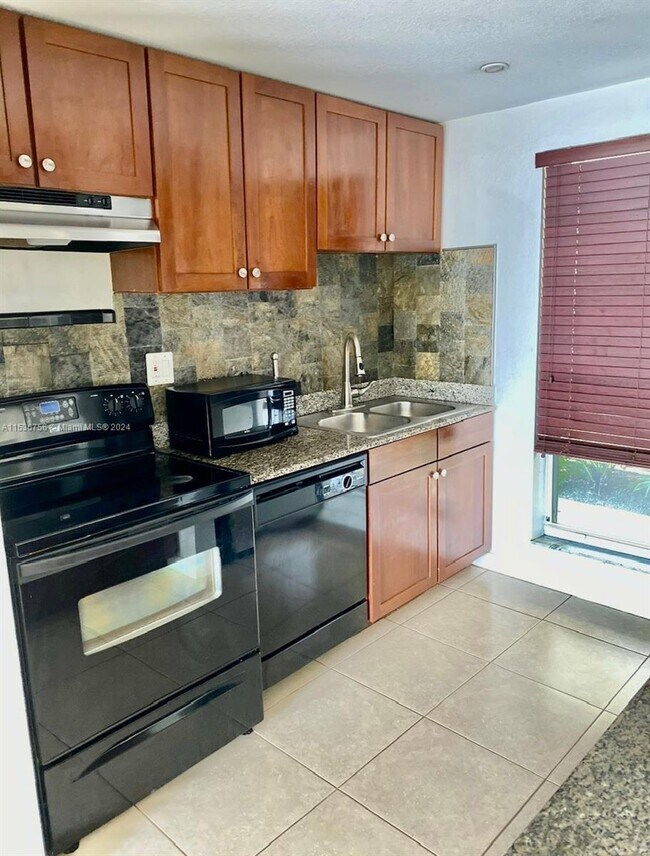 Foto del edificio - 8950 SW 69th Ct