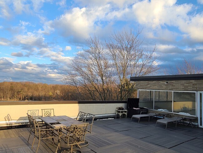Completely private walkout open-air patio. Full view of sunsets and night skies - 101 S Rocky River Dr