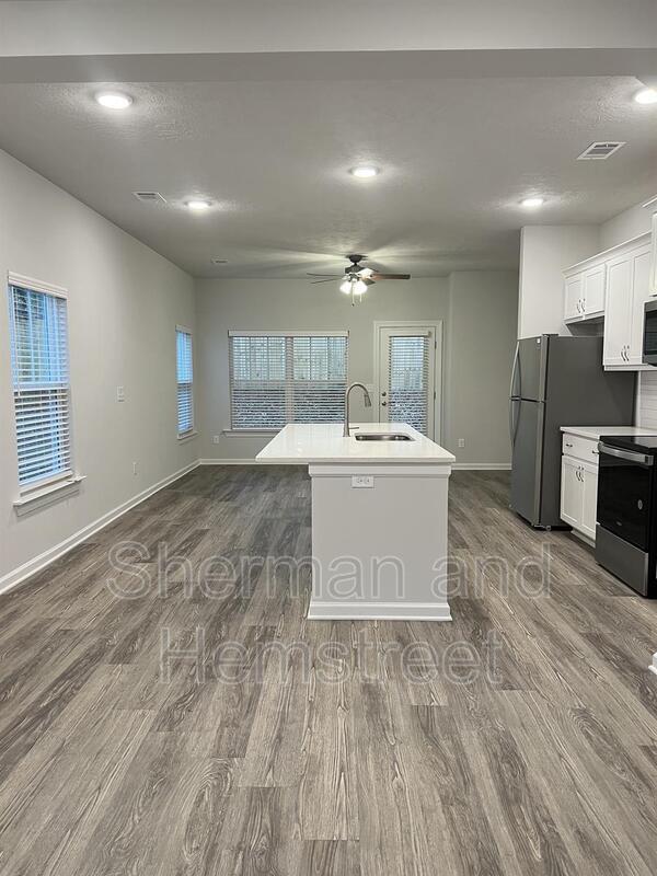 Building Photo - 7038 Hummingbird Dr