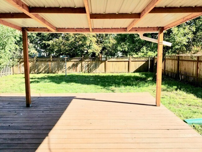 Foto del edificio - Adorable Roseway 3 Bedroom + Bath Bungalow...