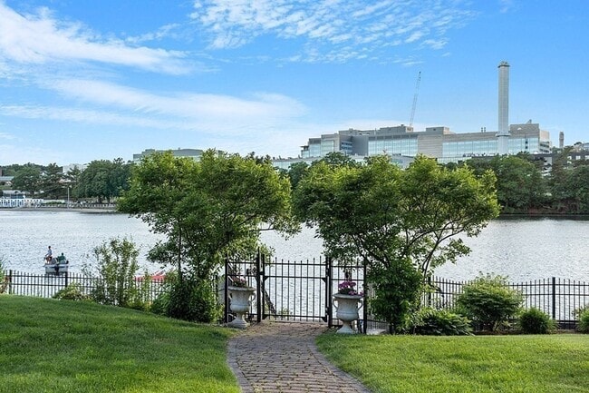 Building Photo - 67 N Quinsigamond Ave