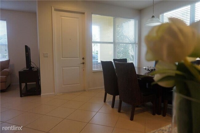Foto del edificio - 3 br, 2.5 bath Townhome - 1501 NW 49th Ln