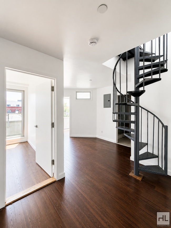 Building Photo - Bushwick 2-Bed 1-Bath / Outdoor Space