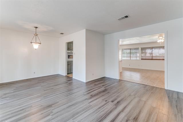 Foto del edificio - 2107 Briarwood Blvd