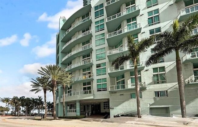 Photo - 1900 N Bayshore Dr Apartment
