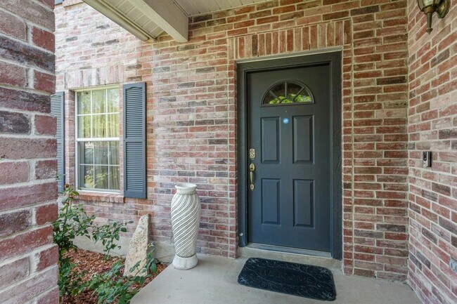 Foto del edificio - 300 Emerald Fields Ln