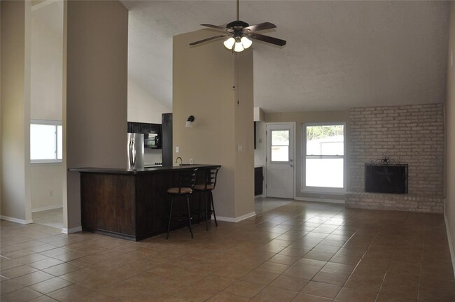 Foto del edificio - 4715 Glendower Dr