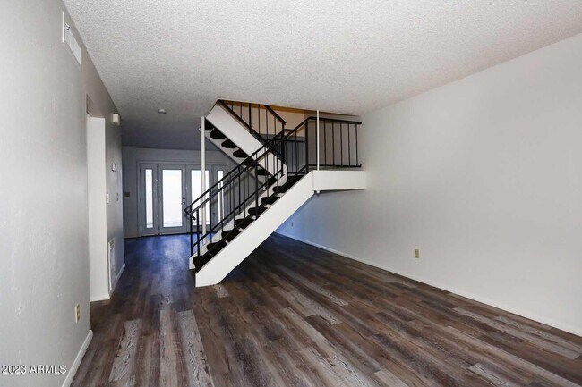 Building Photo - 4505 S Mill Ave