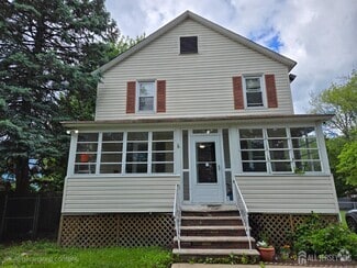 Building Photo - 305 Oak Tree Ave