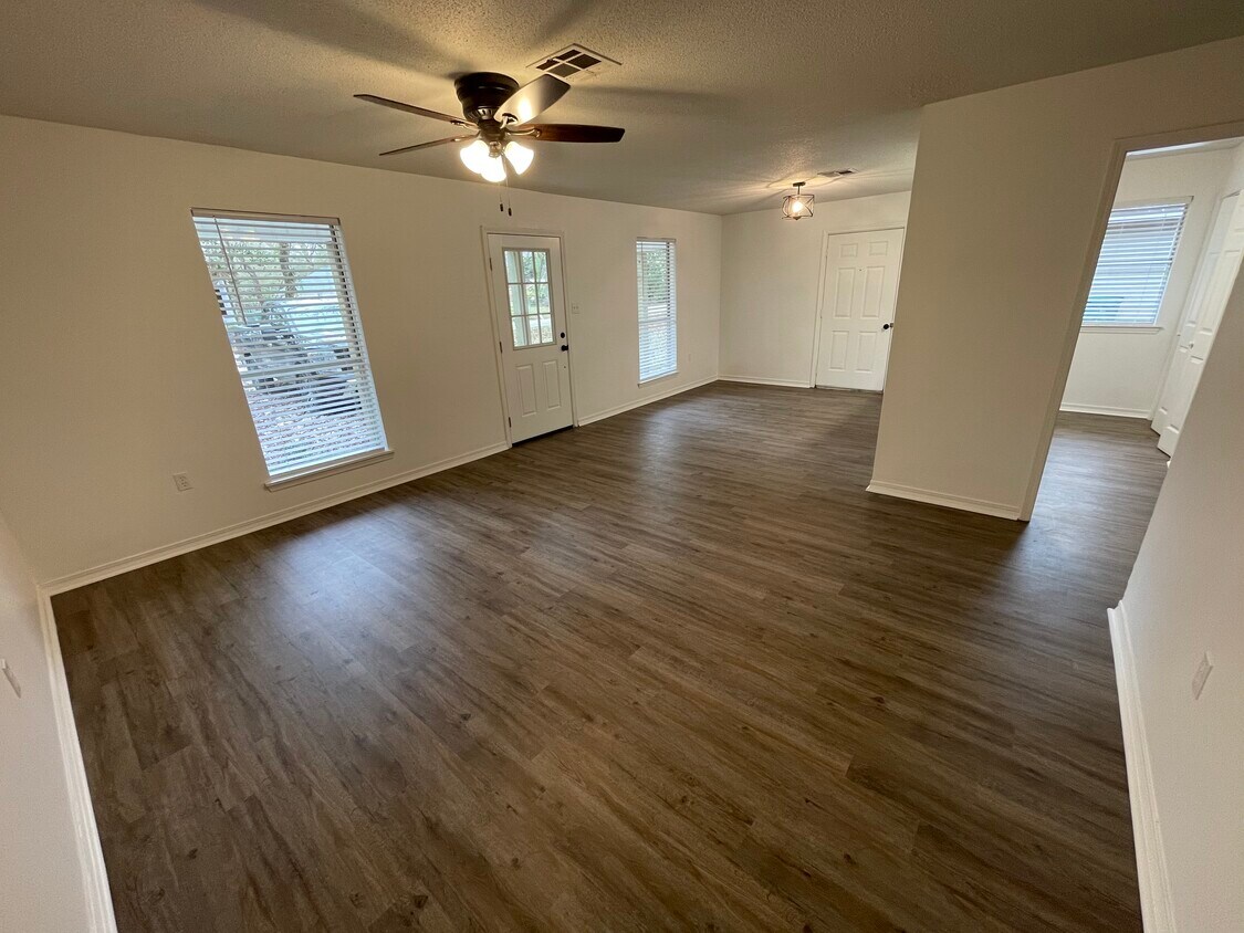 Foto principal - 712 N Lee Rd