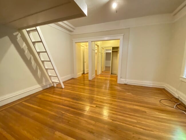 Interior Photo - Palace Court Apartments LLC.