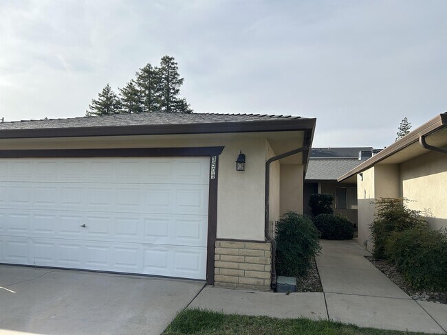 Building Photo - 3509 Shawnee Dr