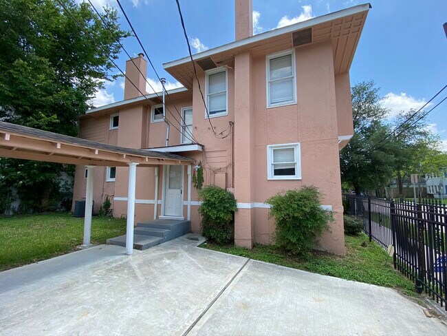 Foto del edificio - 520 Sul Ross St