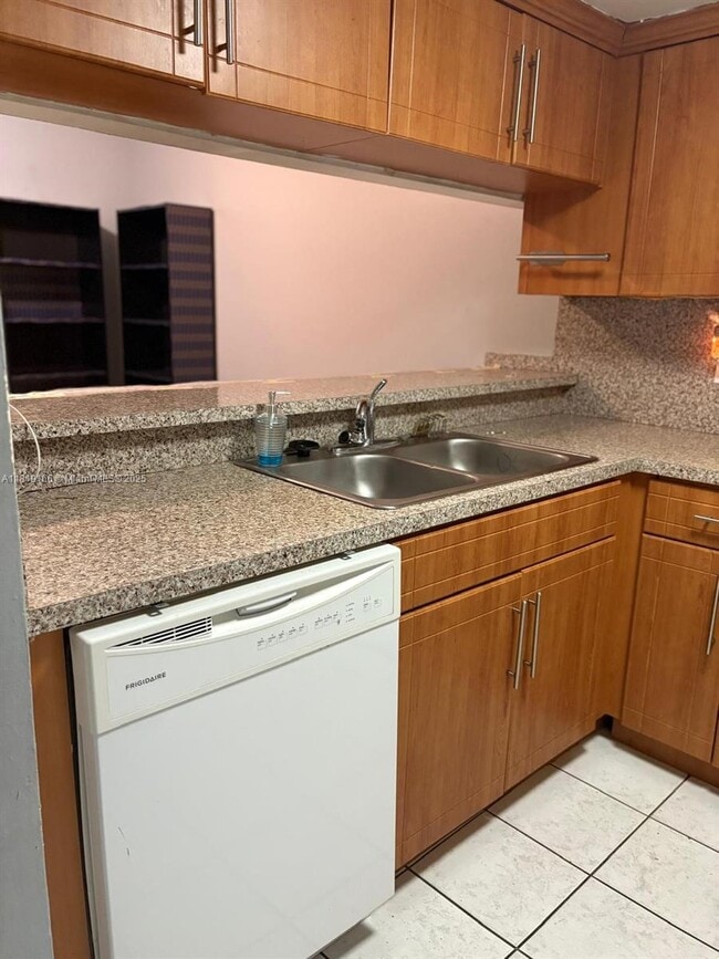 Building Photo - 1082 W 79th St