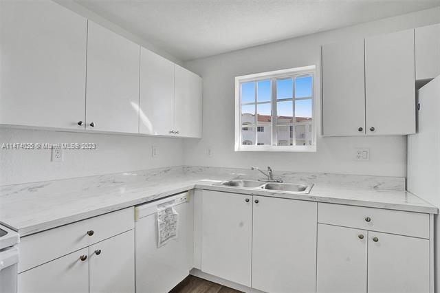 Foto del edificio - 58 SW 3rd Ct