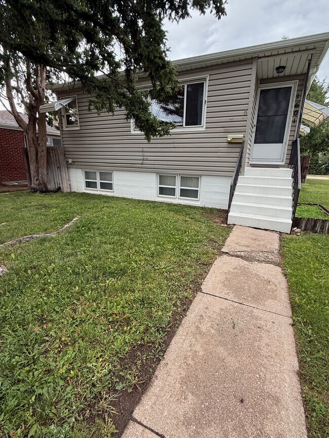Casa - 1601 Crook Ave