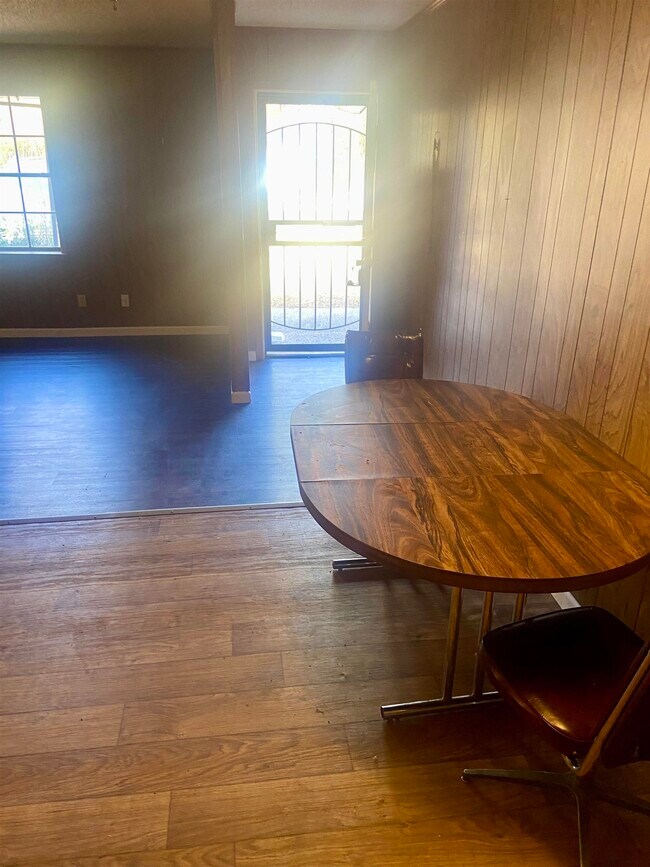 Foto del edificio - 2237 W Rose St