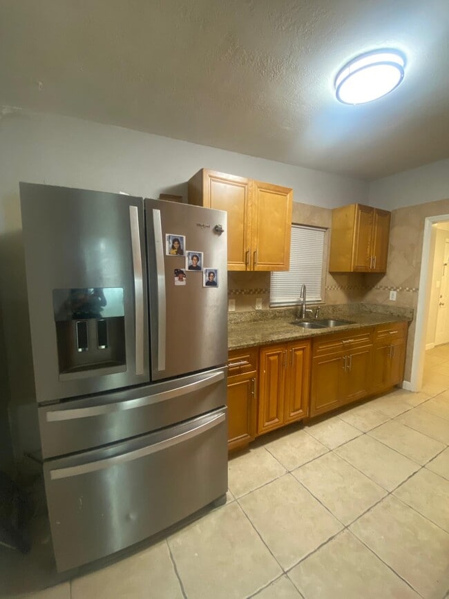 Building Photo - 9 Areca Dr