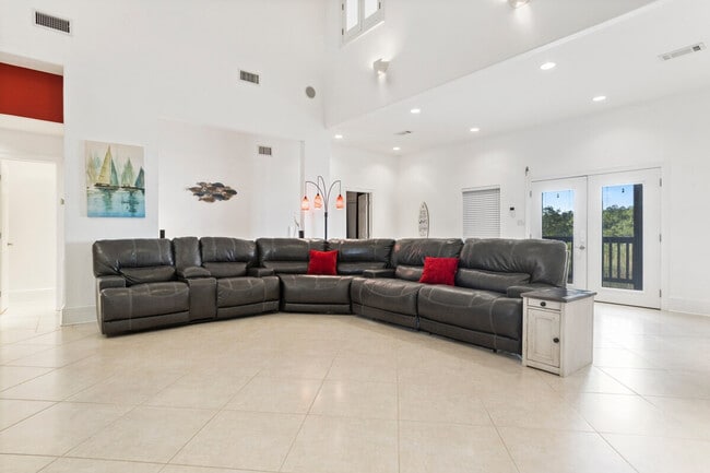 Building Photo - 4166 Old Lazy River Rd