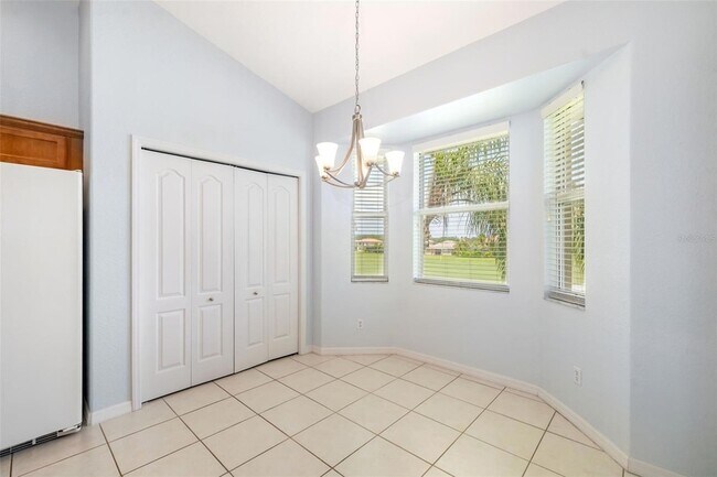 Foto del edificio - 905 Fairwaycove Ln