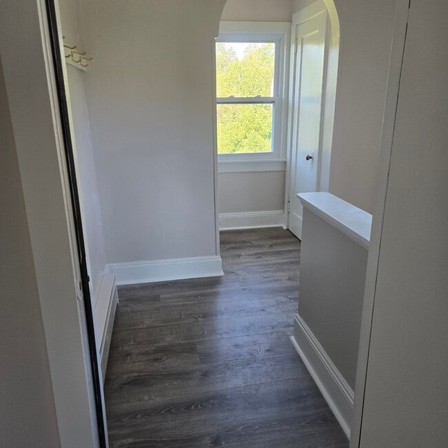Building Photo - 785 Warwick Tpke