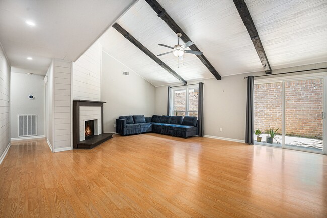 Building Photo - 16607 Neumann Dr