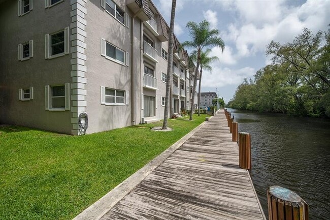 Foto del edificio - 5951 NE 14th Ln