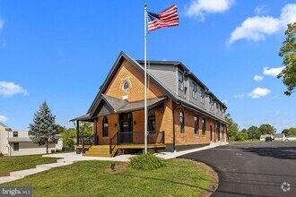 Building Photo - 819 Blooming Glen Rd